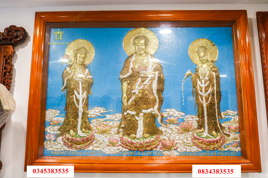 Tranh Tam Phật được làm với kiểu dáng mềm mại