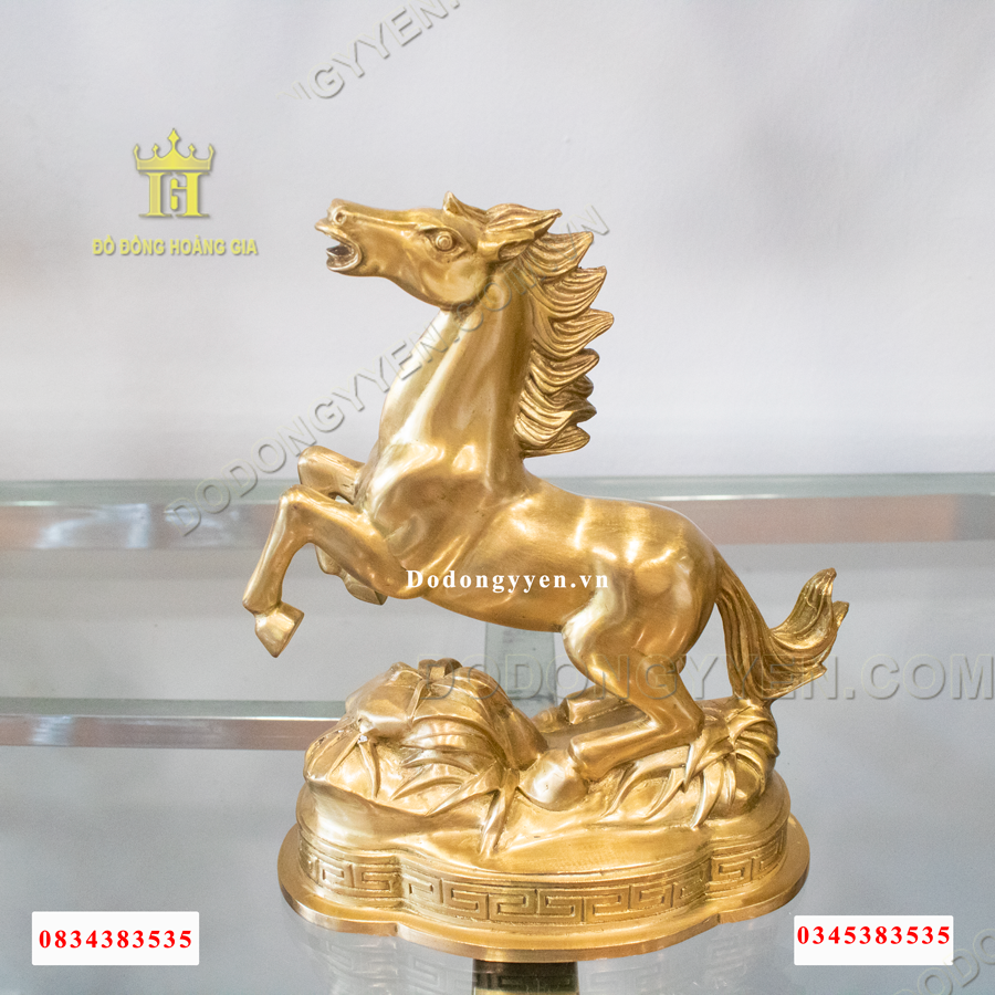 Tượng ngựa bằng đồng vàng nguyên chất