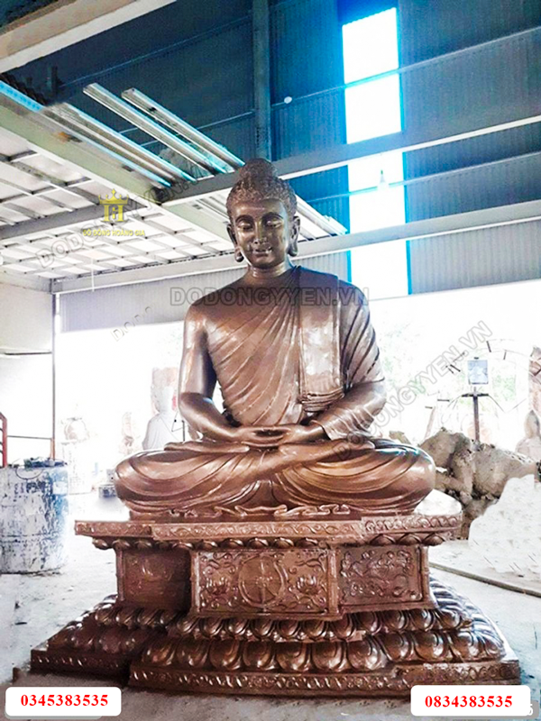 Tượng Phật đúc cúng tiến vào chùa
